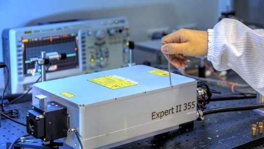 国产固体激光器视频,创新之光，引领未来科技浪潮